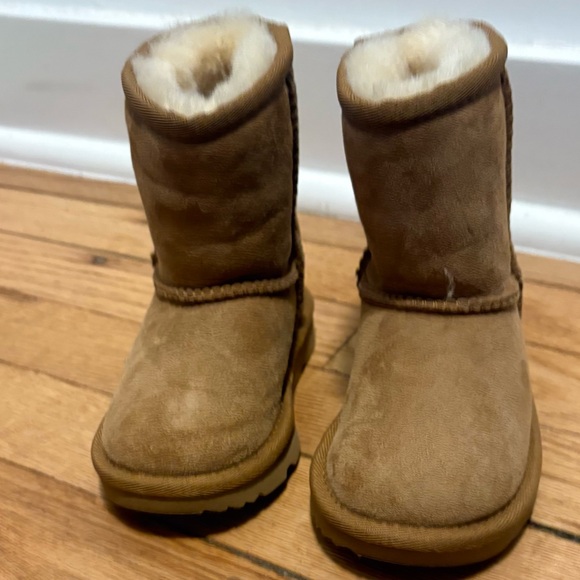 UGG Kids Tan Boots - Picture 1 of 4